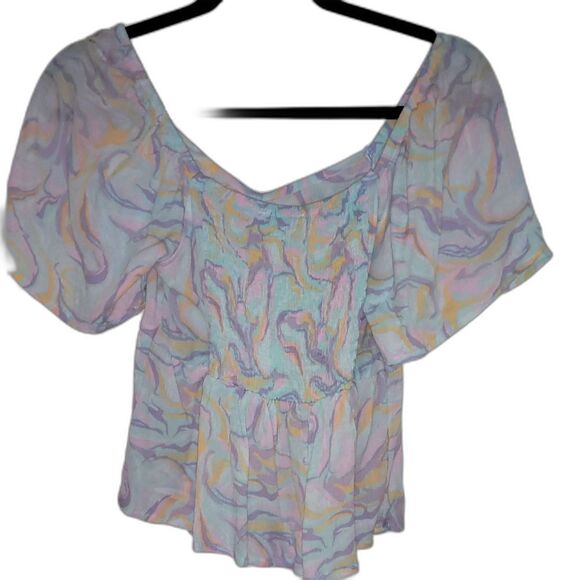 Hippie Rose Tops - Hippie Rose NWT Cropped top size medium.     LTOP227